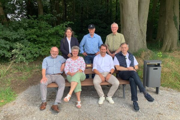 Übergabe gestiftete Bank an der Sohlengleite August 2024
